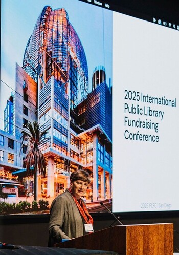 Jonna Ward speaking at the International Public Library Fundraising Conference